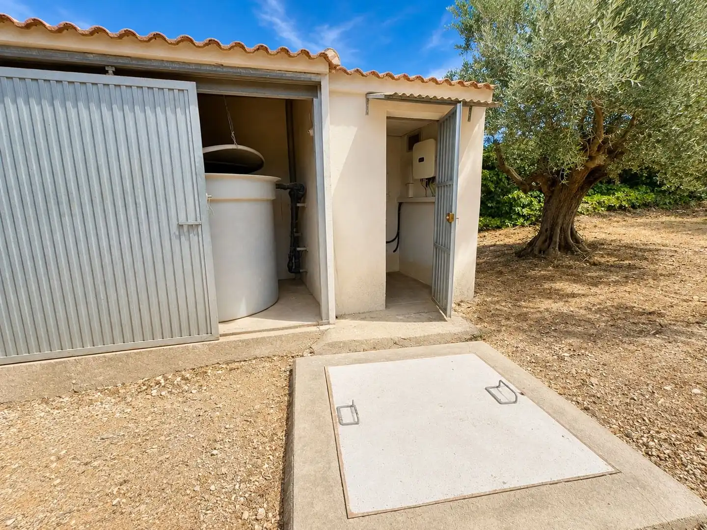 Vista exterior de Finca rústica en venda en Las Gabias amb Jardí privat, Terrassa i Traster