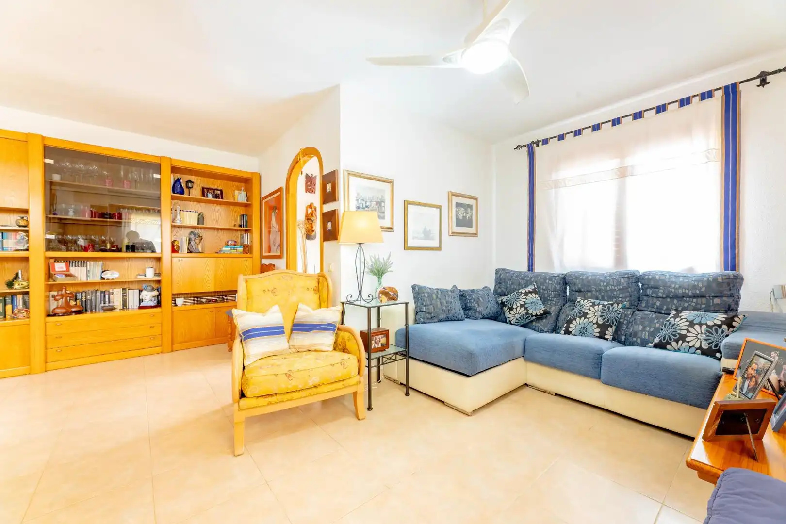 Sala de estar de Casa adosada en venta en Chiva con Aire acondicionado, Calefacción y Terraza