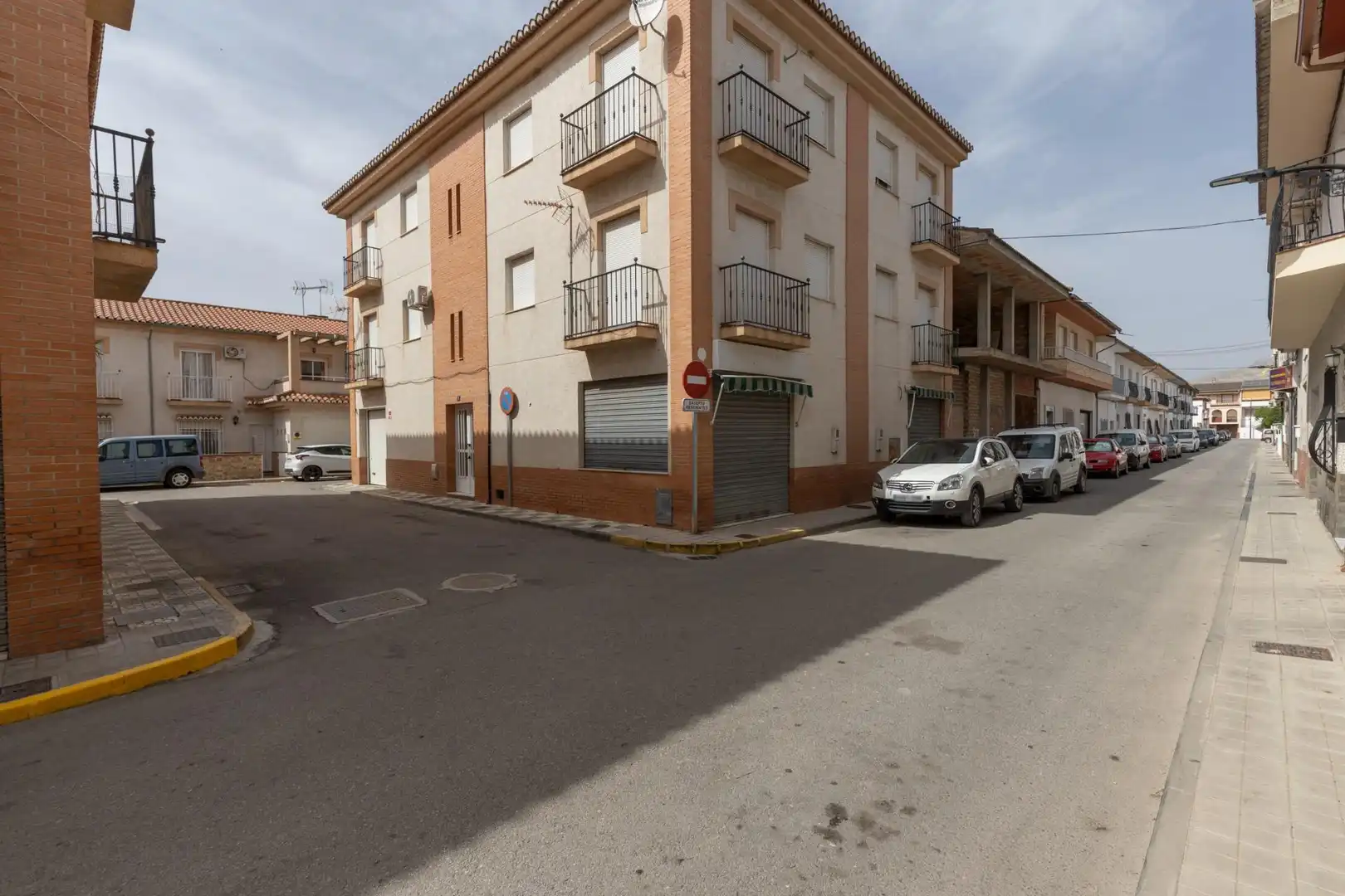 Vista exterior de Casa adosada en venda en Fuente Vaqueros amb Aire condicionat