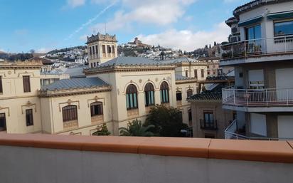 Vista exterior de Àtic de lloguer en  Granada Capital amb Aire condicionat, Terrassa i Moblat