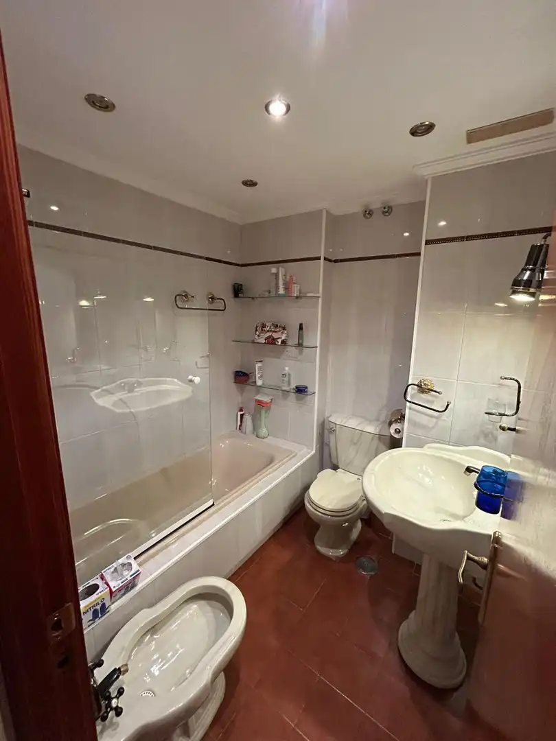 Bathroom of Flat for sale in Sevilla  with Air Conditioner and Balcony