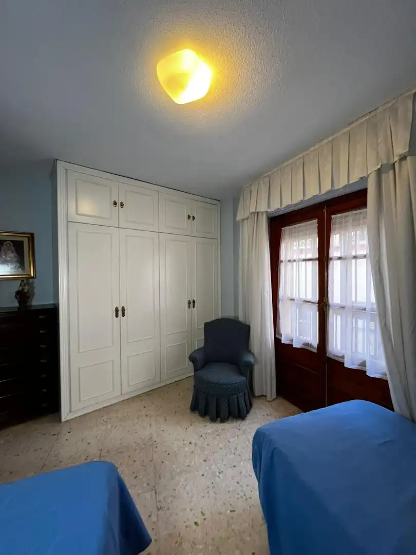 Bedroom of Flat for sale in Sevilla  with Air Conditioner, Heating and Storage room