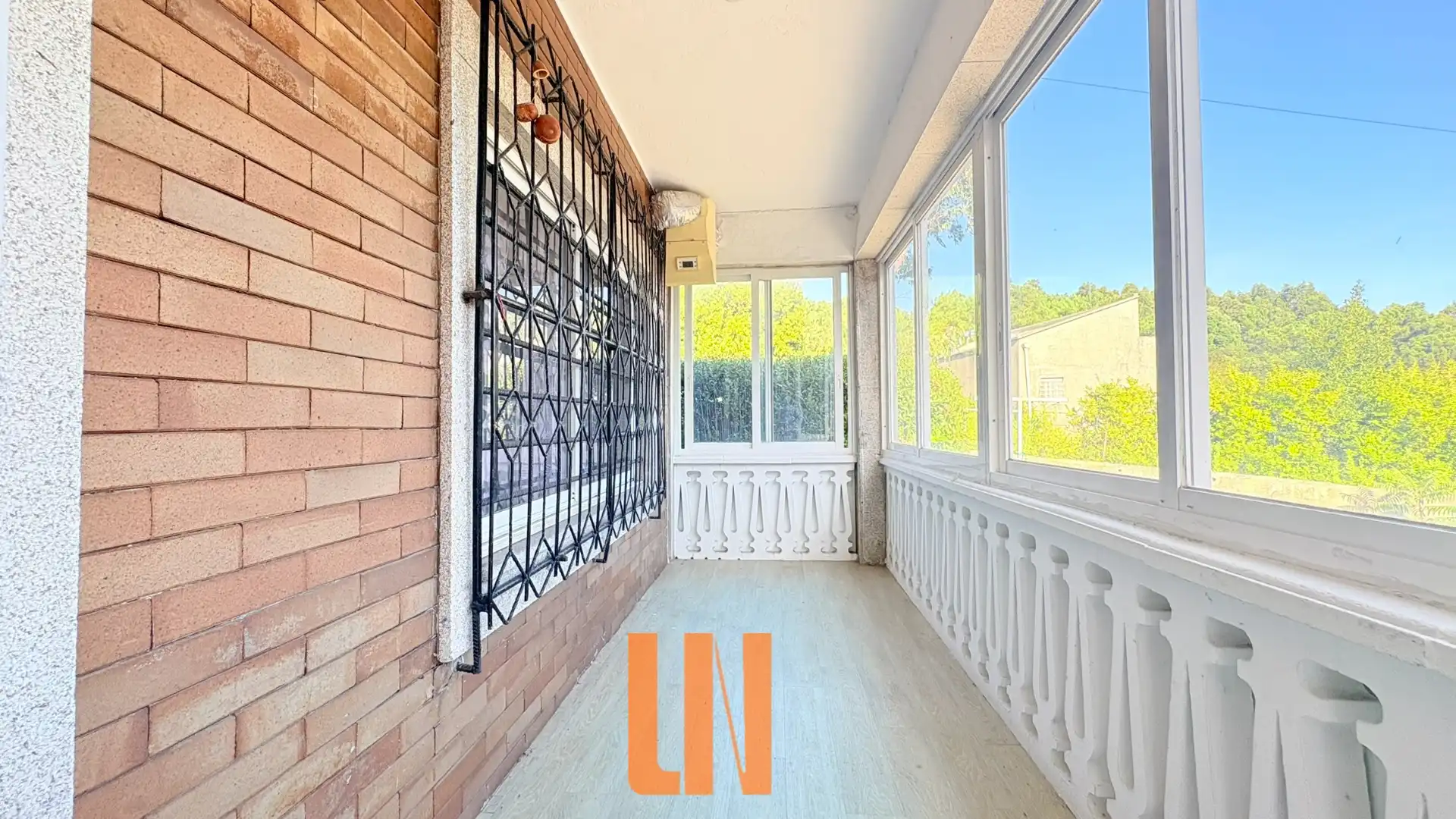 Balcony of Houses for sale in Oseiro