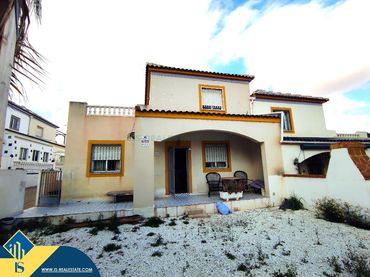 Semi-detached house with pool for sale in Los Balcones - Los Altos