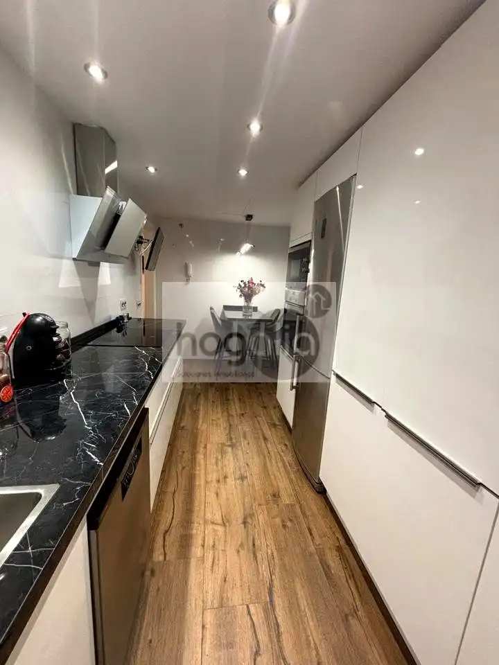 Küche von Wohnung zum Verkauf in Sevilla mit Klimaanlage, Terrasse und Gemeinschaftspool