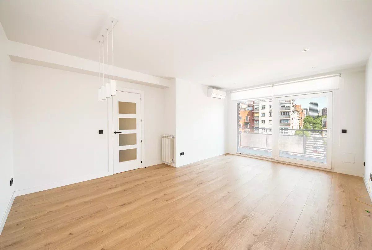 Living room of Flat for sale in  Madrid Capital  with Air Conditioner, Heating and Balcony