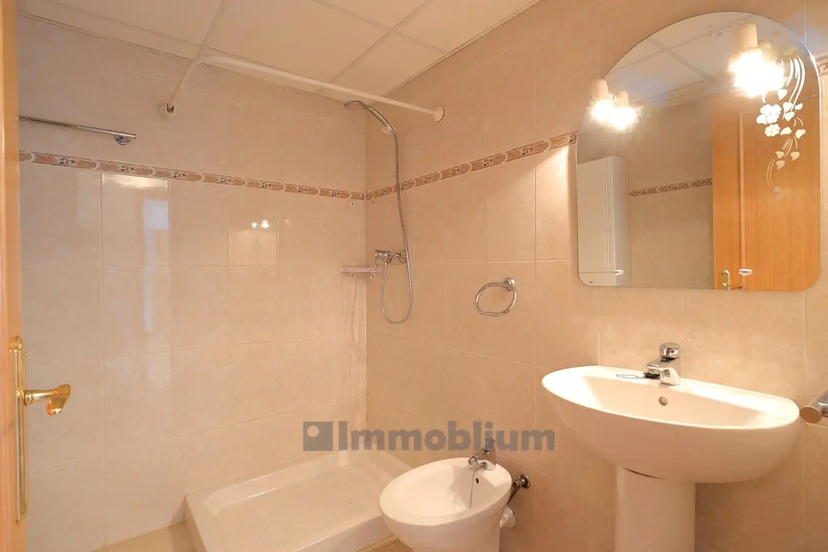 Badezimmer von Wohnung zur Miete in Torredembarra mit Klimaanlage, Heizung und Privatgarten