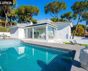 Exterior view of House or chalet for sale in Alcalá de Guadaira  with Heating, Private garden and Parquet flooring