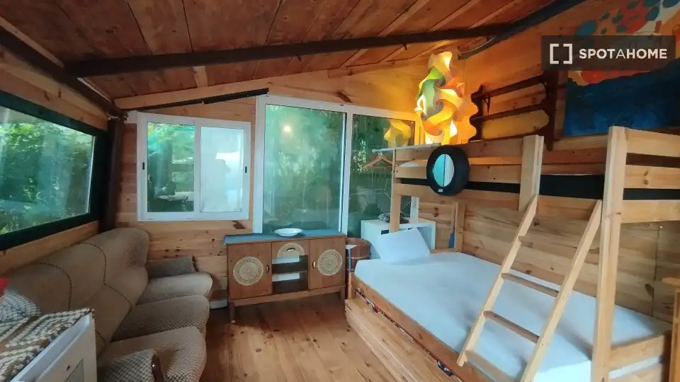 Schlafzimmer von Wohnung zur Miete in Sant Cebrià de Vallalta mit Klimaanlage, Heizung und Möbliert