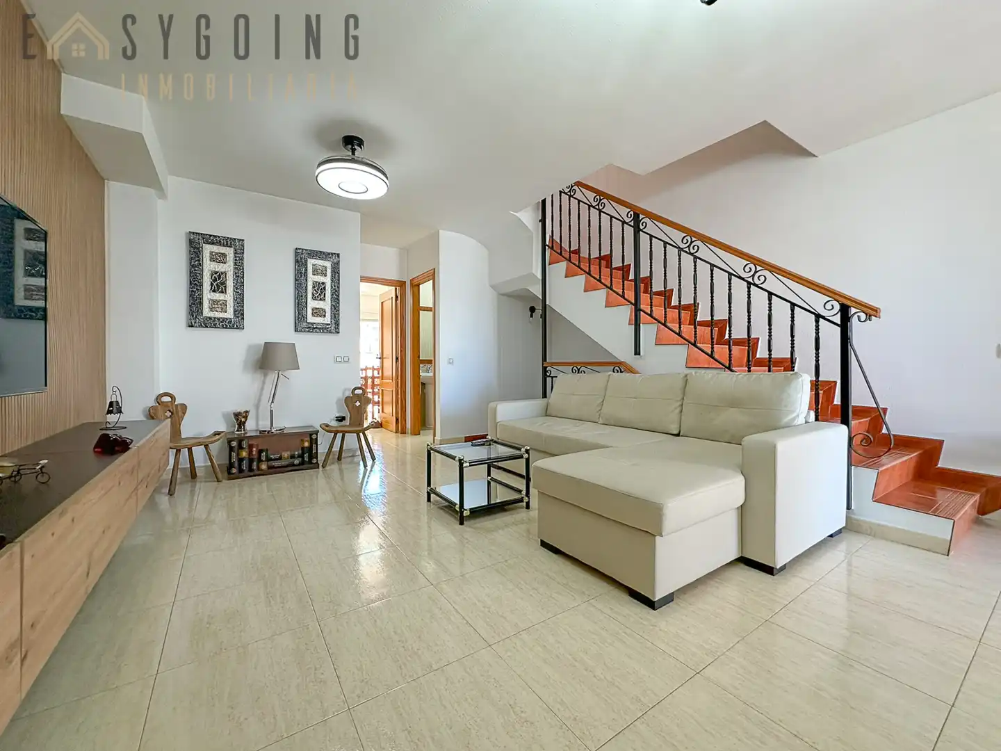 Wohnzimmer von Einfamilien-Reihenhaus zum Verkauf in Santa Pola mit Klimaanlage, Terrasse und Gemeinschaftspool