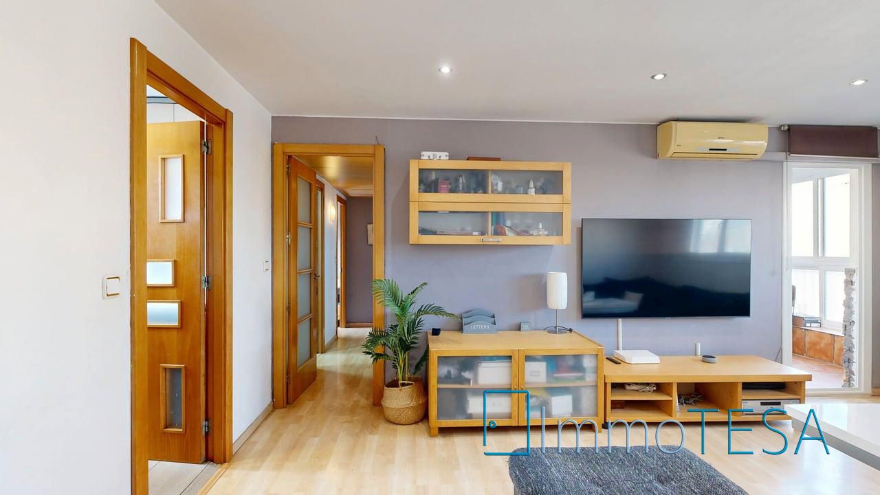 Living room of Flat for sale in Badia del Vallès  with Air Conditioner, Parquet flooring and Furnished