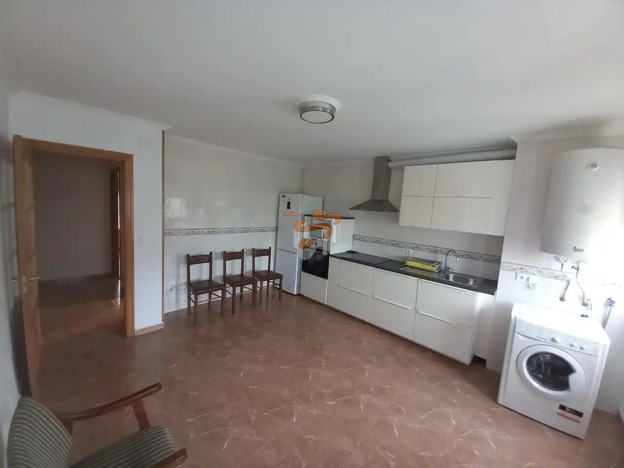 Cuina de Apartament de lloguer en Ferrol amb Calefacció i Traster