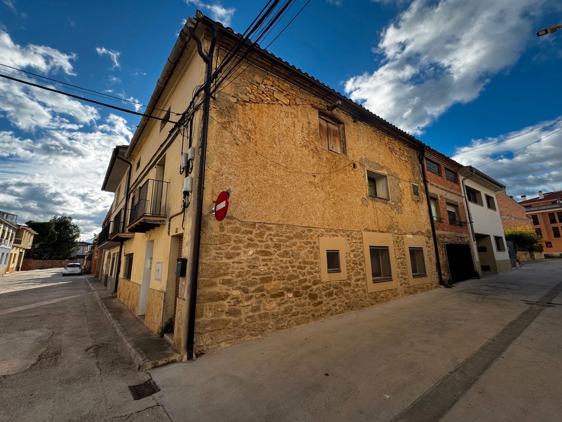 Vista exterior de Casa adosada en venda en Valderrobres amb Balcó