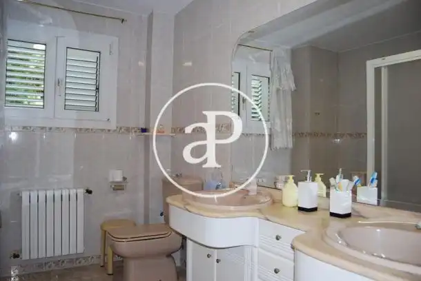 Baño de Casa o chalet en venta en Sagunto / Sagunt con Aire acondicionado, Calefacción y Jardín privado