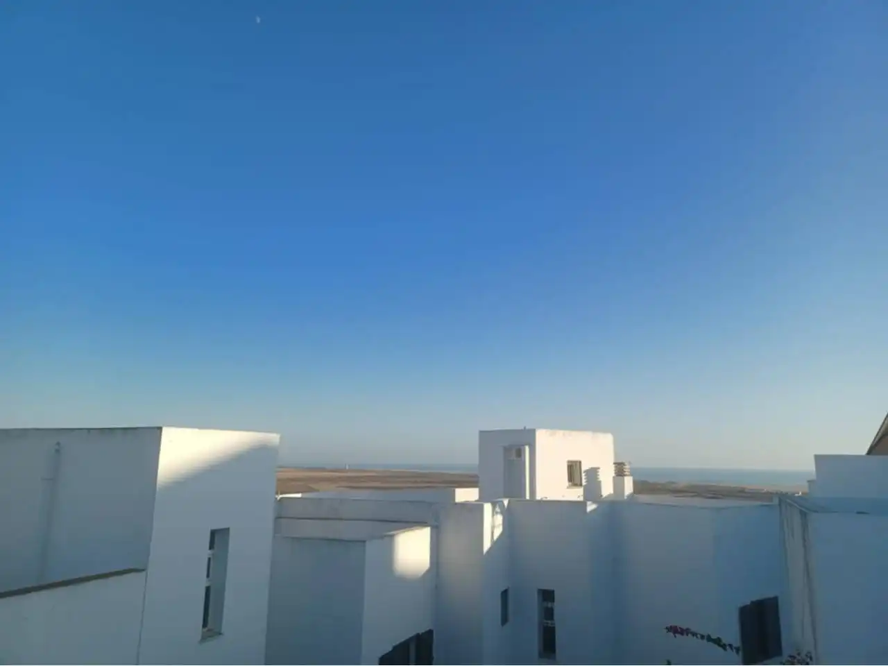 Vista exterior de Casa o chalet en venta en Conil de la Frontera con Calefacción, Terraza y Piscina comunitaria