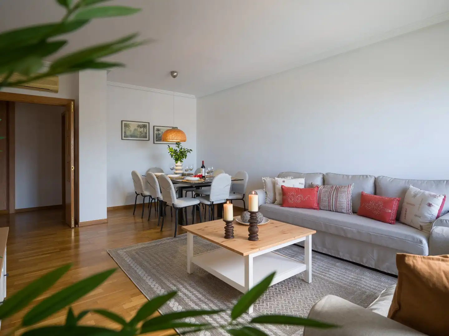 Living room of Flat for rent in Las Palmas de Gran Canaria  with Parquet flooring, Swimming Pool and Furnished