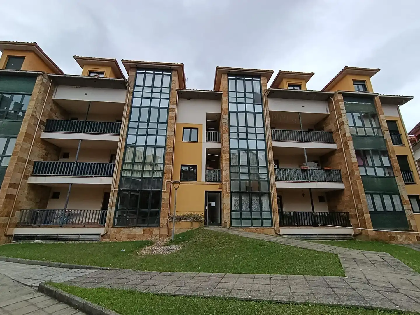 Vista exterior de Piso en venta en Ribadedeva con Calefacción, Trastero y Amueblado