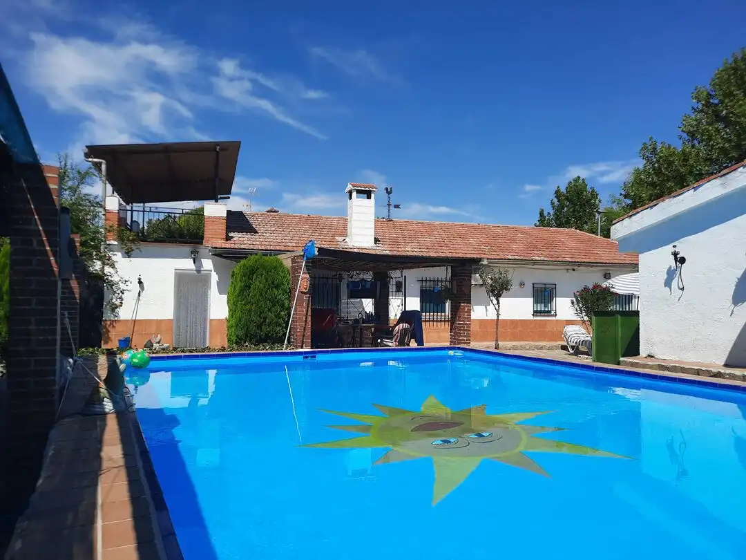 Villa con piscina in vendita a Escalona