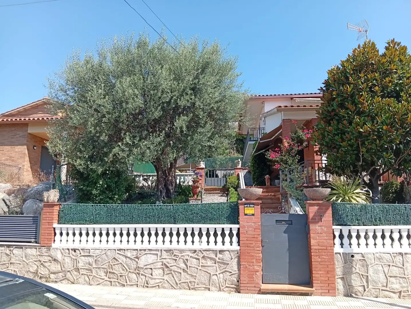 Vista exterior de Casa o xalet en venda en Les Franqueses del Vallès amb Aire condicionat, Calefacció i Jardí privat