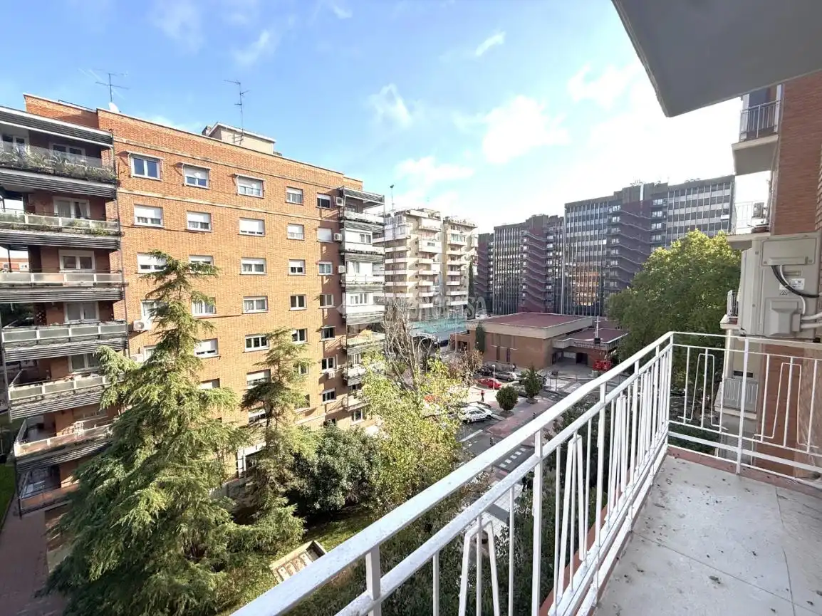 Vista exterior de Piso en venta en Chamartín
