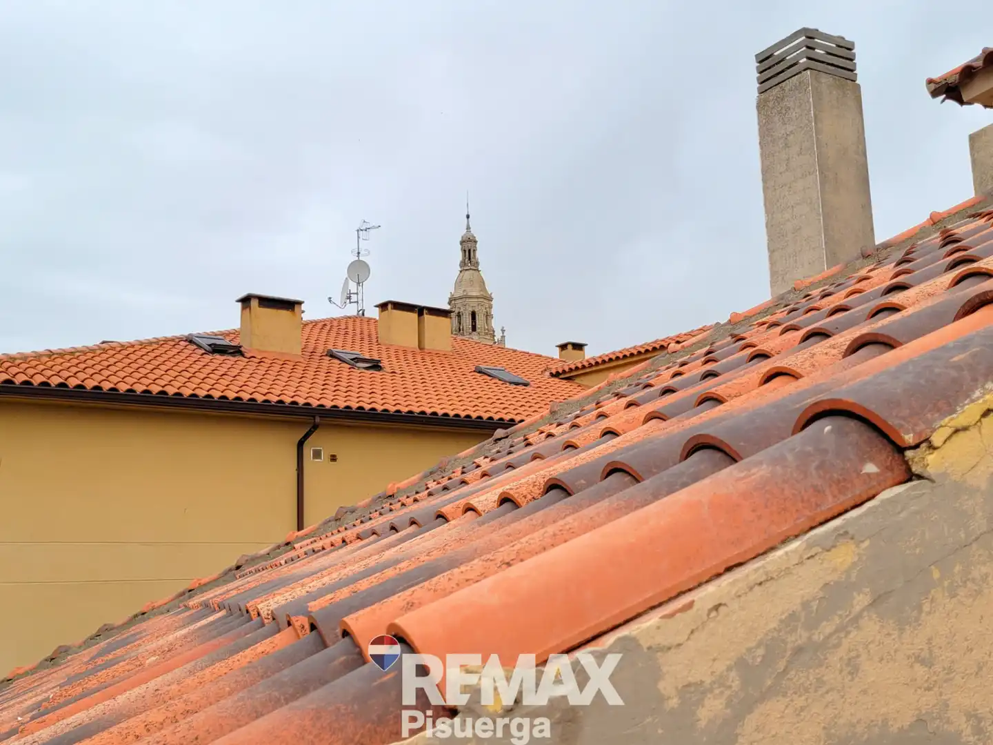 Vista exterior de Àtic en venda en Medina de Rioseco amb Calefacció, Terrassa i Forn