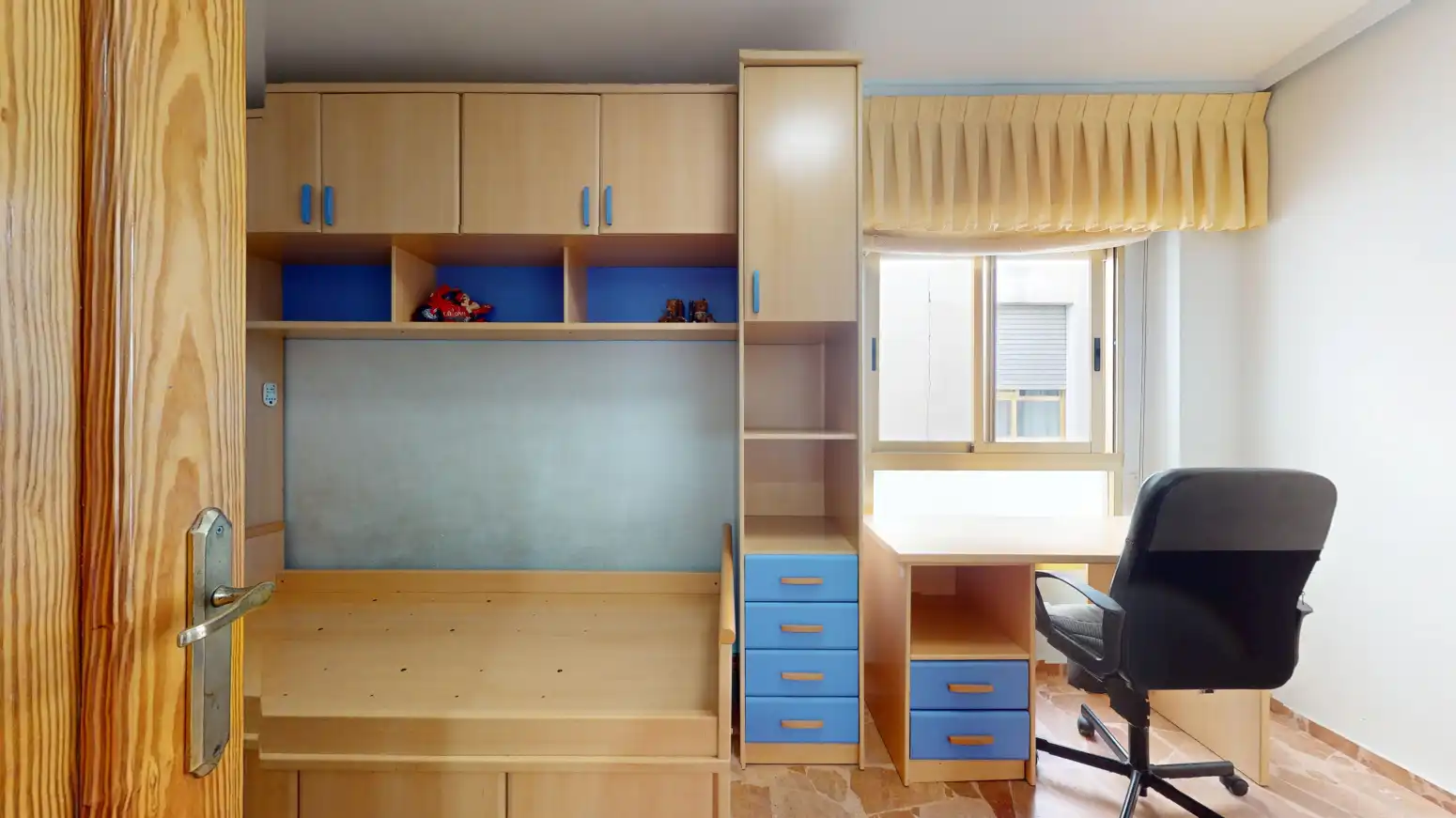 Habitación de Piso en venta en Crevillent con Balcón