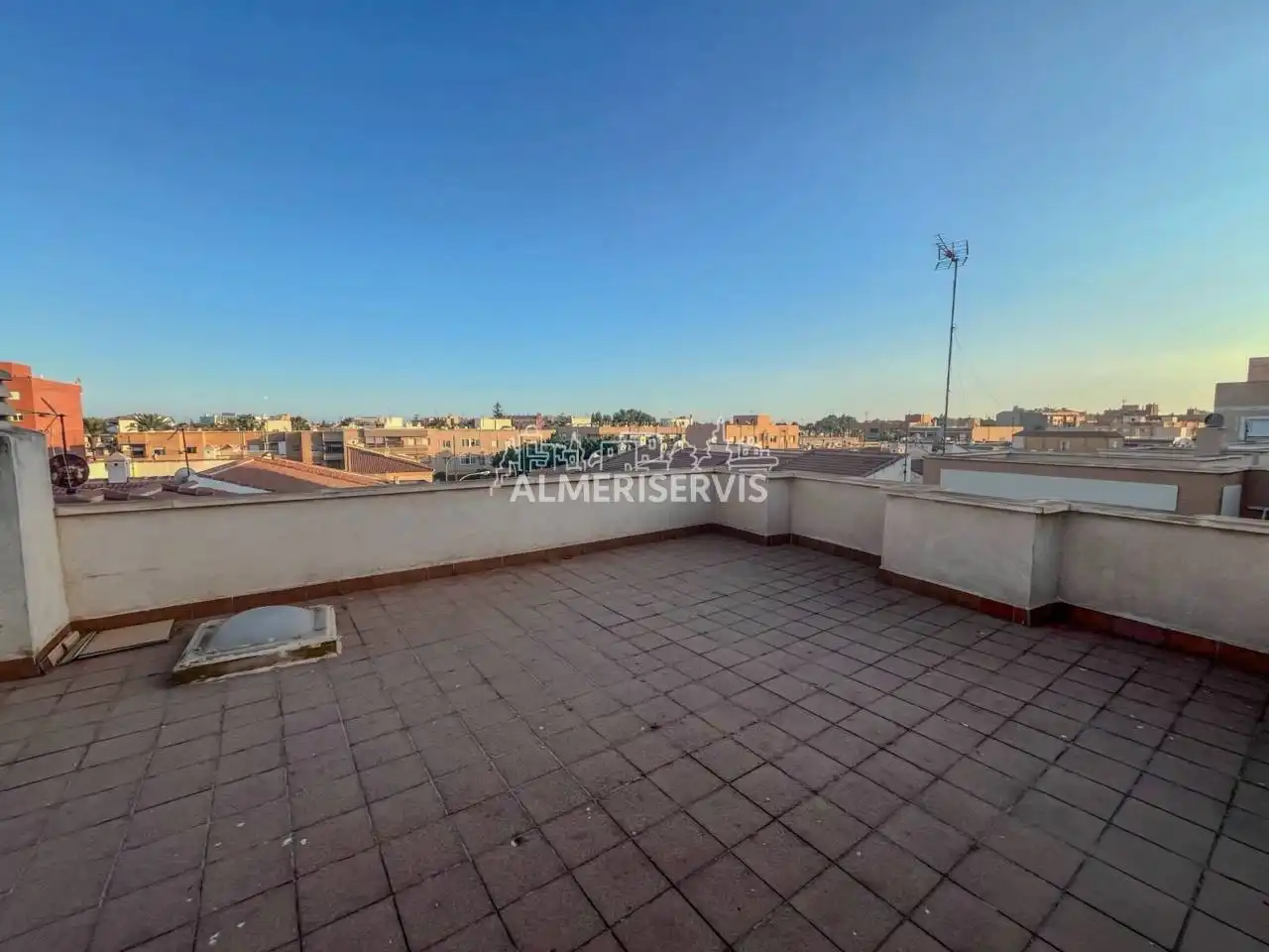 Terrassa de Casa o xalet en venda en Roquetas de Mar amb Aire condicionat i Moblat