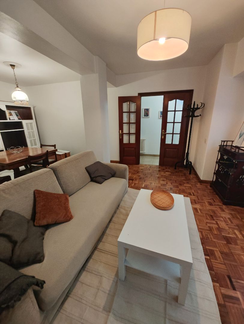 Sala de estar de Piso de alquiler en Santiago de Compostela  con Calefacción, Parquet y Amueblado