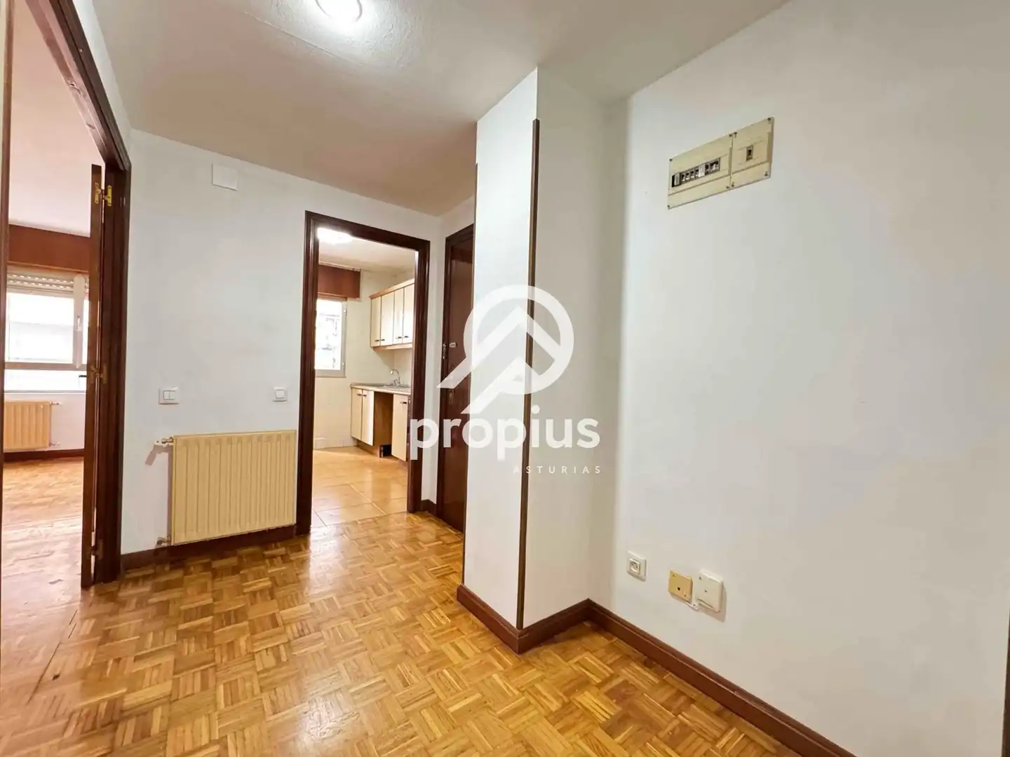 Habitación de Piso en venta en Oviedo  con Calefacción, Parquet y Terraza