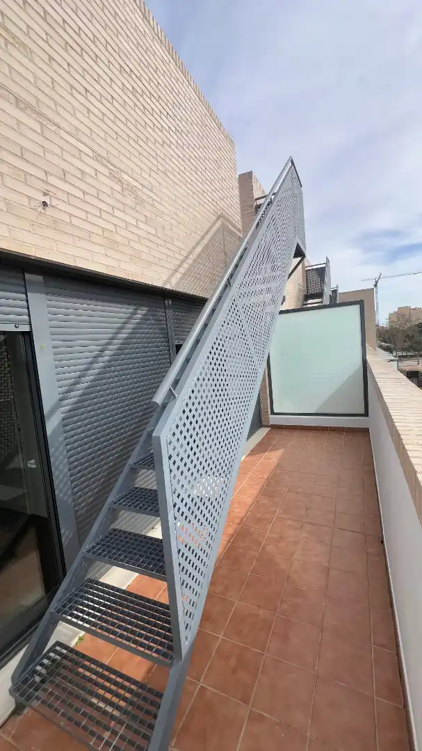 Terrassa de Casa adosada en venda en La Pobla de Farnals amb Aire condicionat, Calefacció i Jardí privat