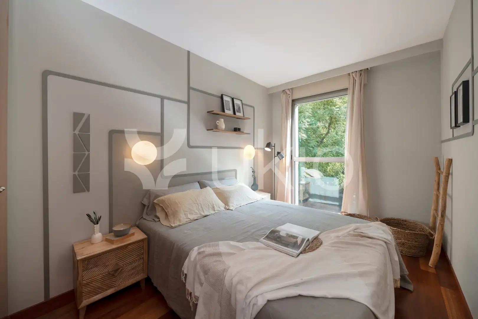 Dormitori de Apartament de lloguer en Madrid amb Aire condicionat, Calefacció i Moblat