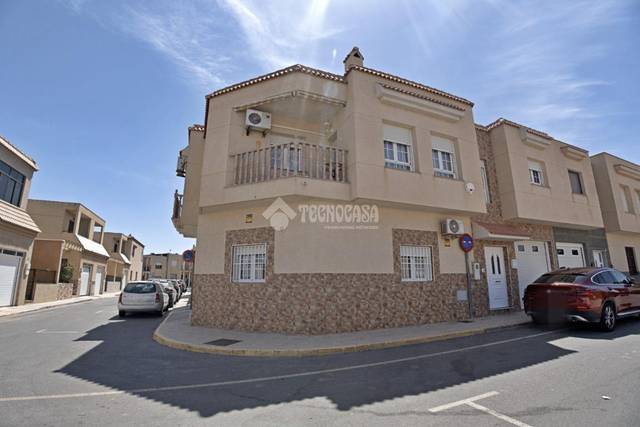 Casa adosada en Venta en Matagorda