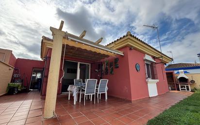 Vista exterior de Casa o xalet en venda en Los Barrios amb Piscina