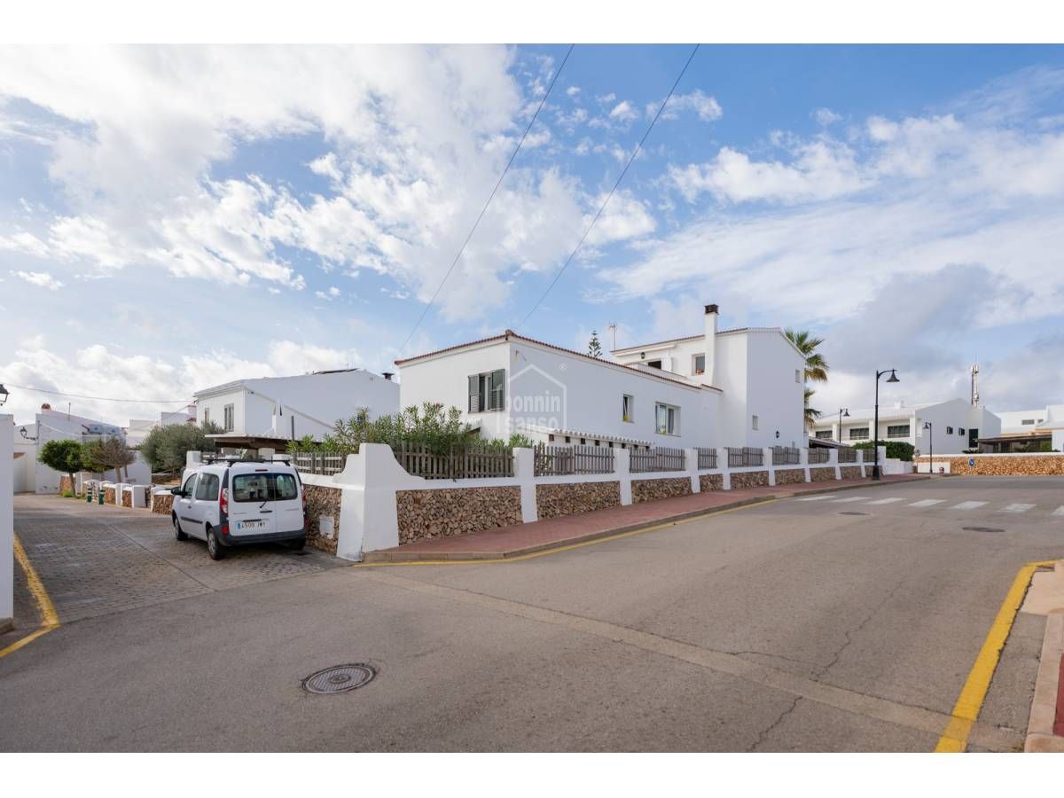 Vista exterior de Casa o xalet en venda en Es Mercadal amb Calefacció, Jardí privat i Terrassa