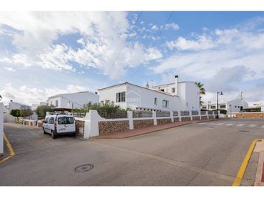 Villa mit Garten zum Verkauf in Fornells