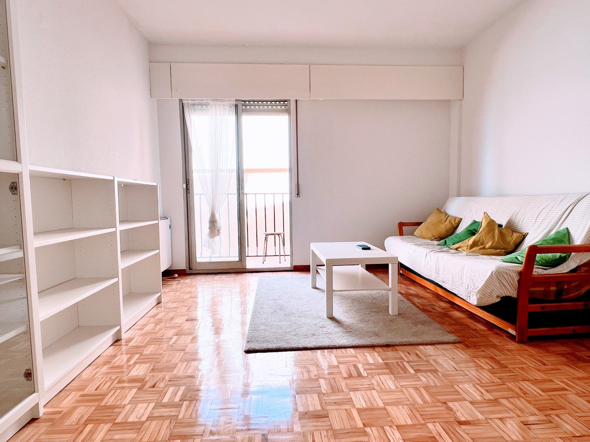 Living room of Flat to rent in  Madrid Capital  with Parquet flooring, Terrace and Furnished