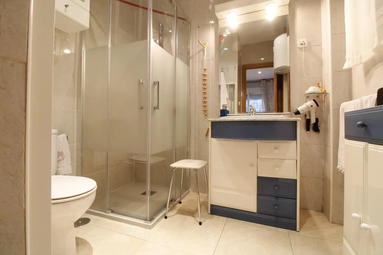 Bany de Apartament en venda en Madrid amb Aire condicionat, Calefacció i Moblat