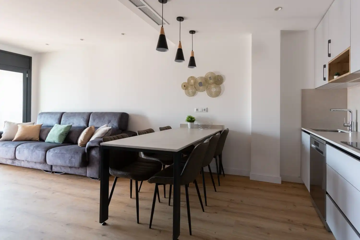 Menjador de Apartament de lloguer en Castelldefels amb Aire condicionat, Calefacció i Moblat