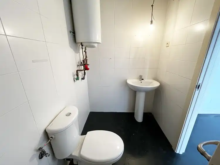 Bathroom of Office for rent in Madrid  with Air Conditioner, Heating and Terrace