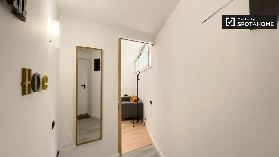 Flat for share in Barcelona  with Air Conditioner, Heating and Furnished