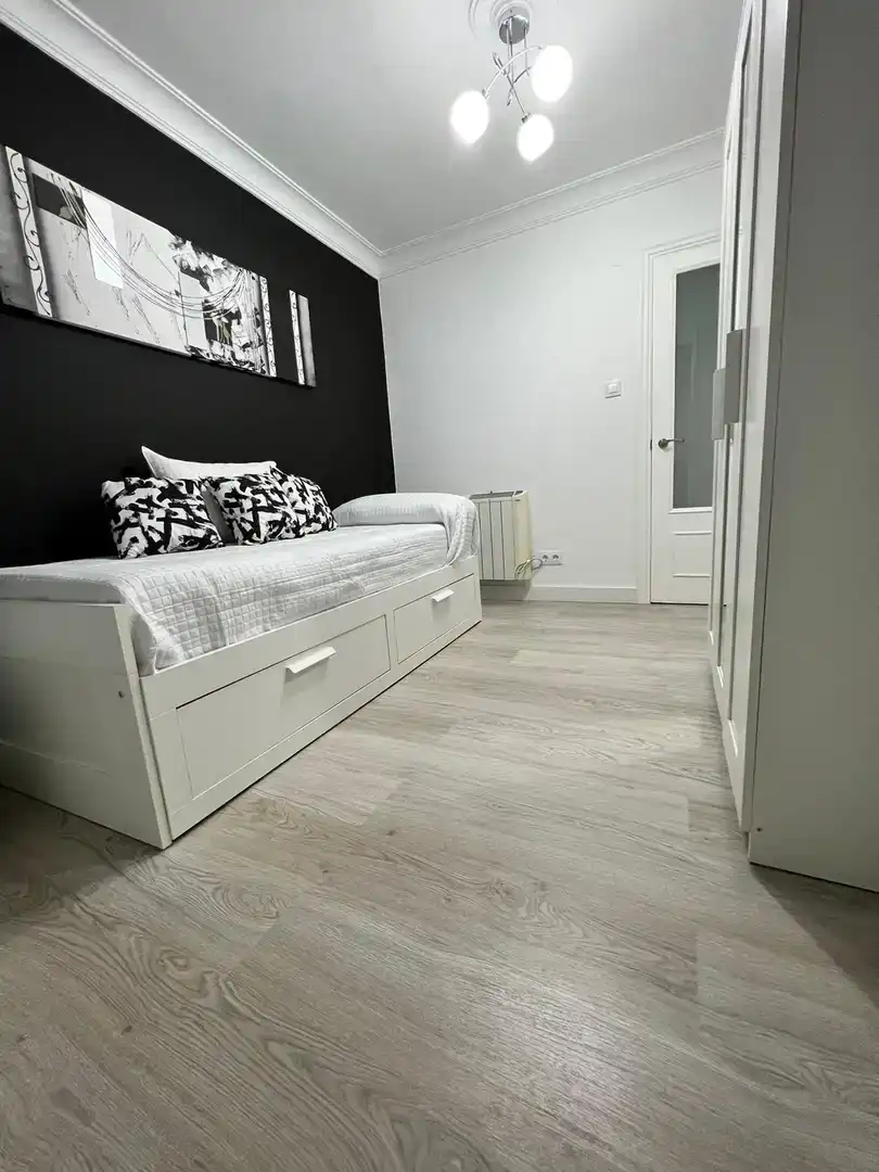 Dormitori de Pis de lloguer en Ferrol amb Parquet i Moblat