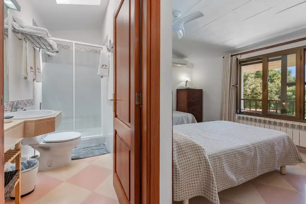 Habitación de Finca rústica en venta en Pollença con Aire acondicionado, Calefacción y Jardín privado