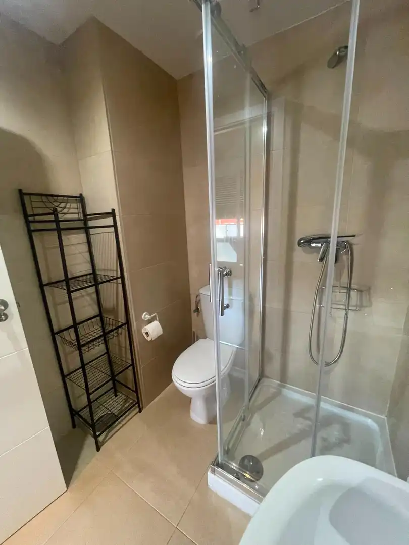 Baño de Ático de alquiler en Alcalá de Henares con Aire acondicionado, Calefacción y Jardín privado