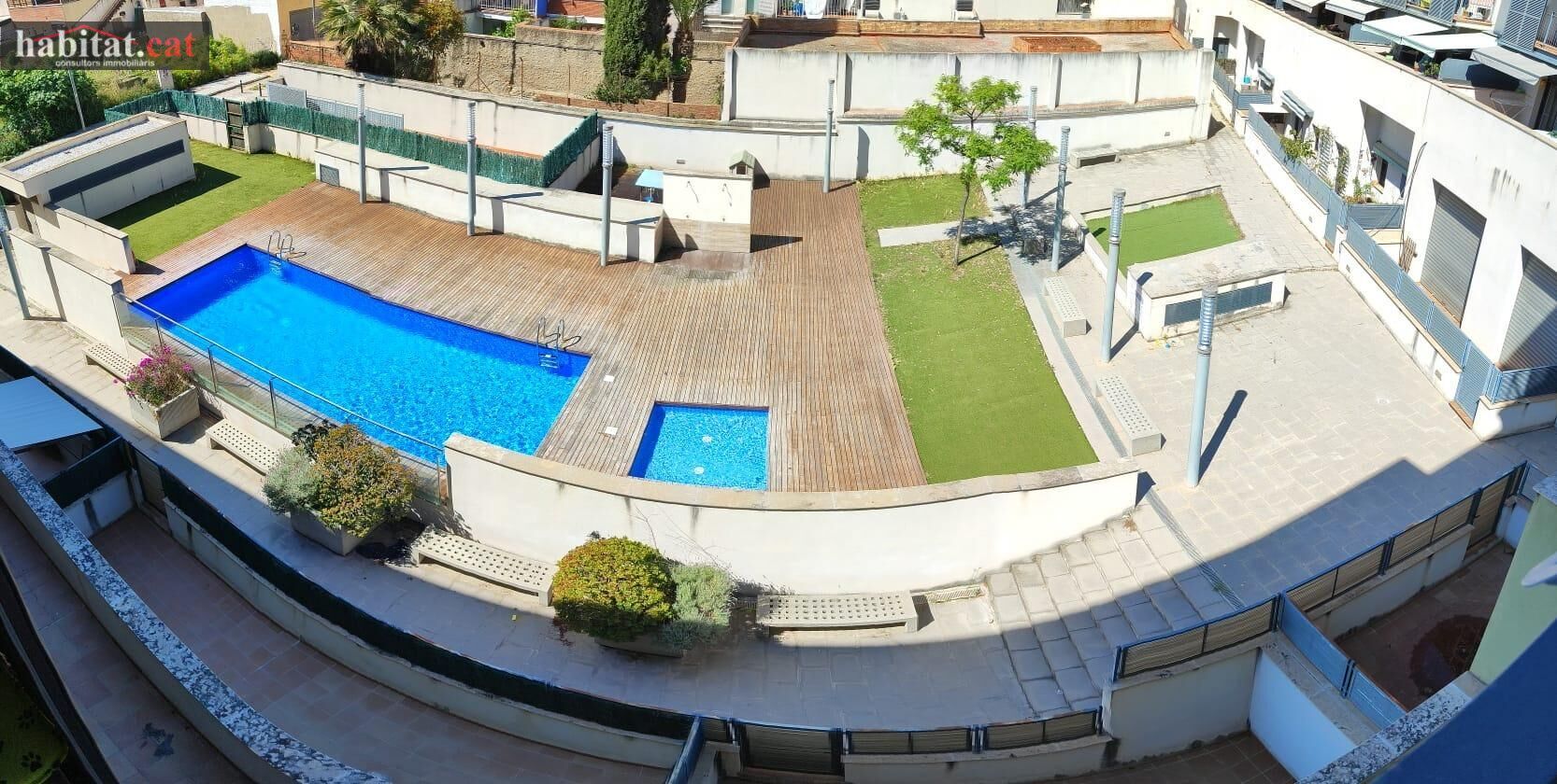Piscina de Pis en venda en Vilanova i la Geltrú amb Terrassa i Traster