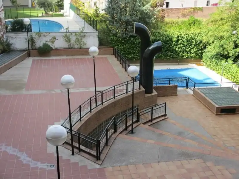 Schwimmbecken von Wohnung zur Miete in Madrid mit Klimaanlage, Heizung und Privatgarten