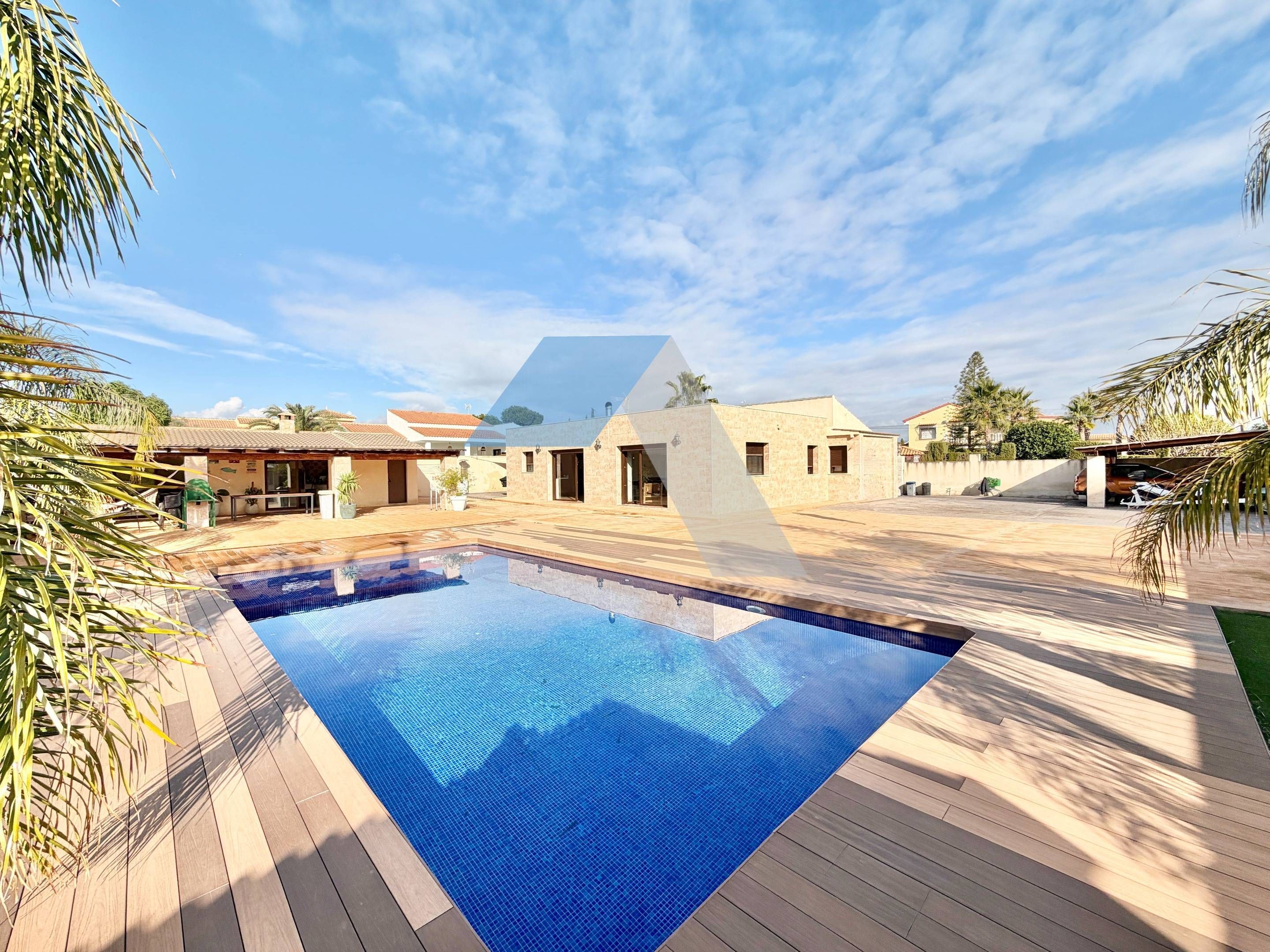 Piscina de Casa o chalet en venta en San Vicente del Raspeig / Sant Vicent del Raspeig con Jardín privado