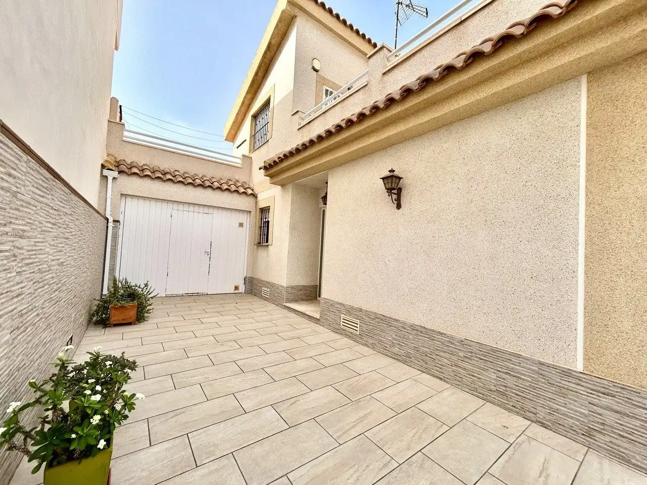 Vista exterior de Casa adosada en venta en Pilar de la Horadada con Jardín privado y Terraza