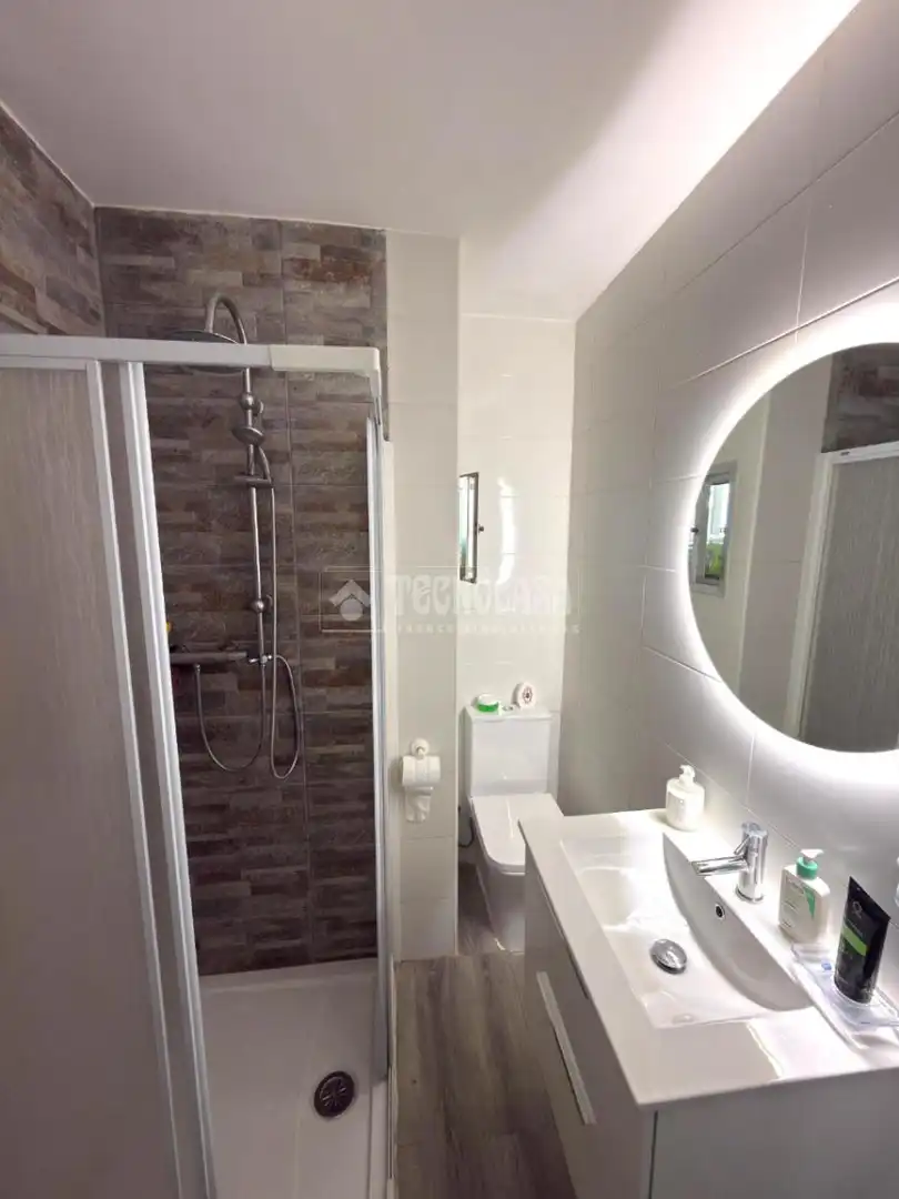 Badezimmer von Wohnung zum Verkauf in Madrid mit Klimaanlage und Heizung