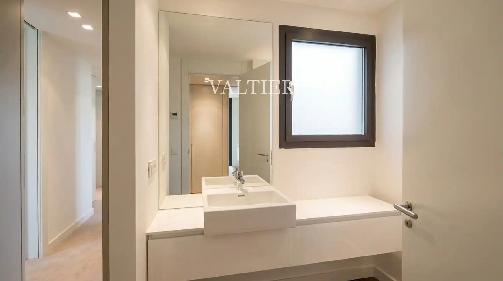 Badezimmer von Dachboden zur Miete in Madrid mit Heizung, Abstellraum und Schwimmbad