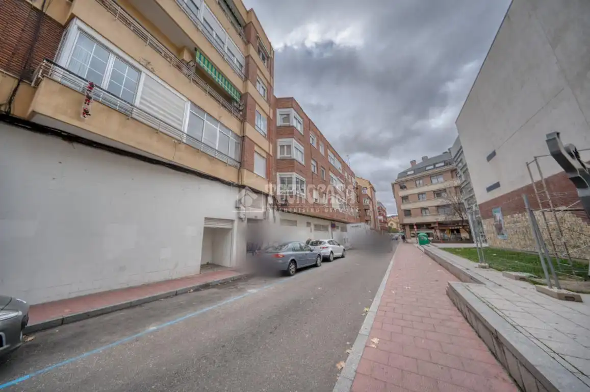 Parking de Piso en venta en Valladolid con Calefacción, Terraza y Trastero